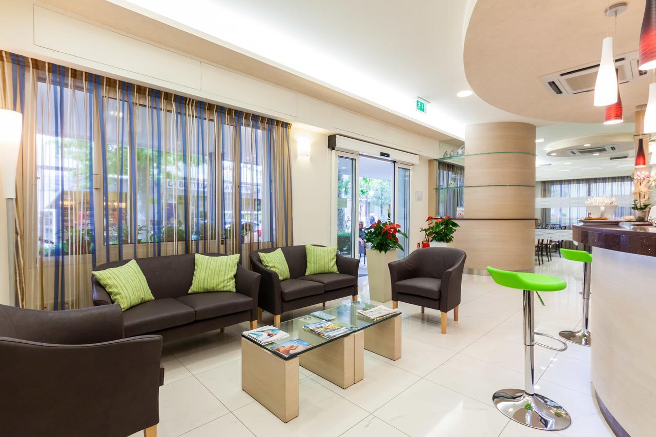 Hotel Adigrat Ричоне Екстериор снимка