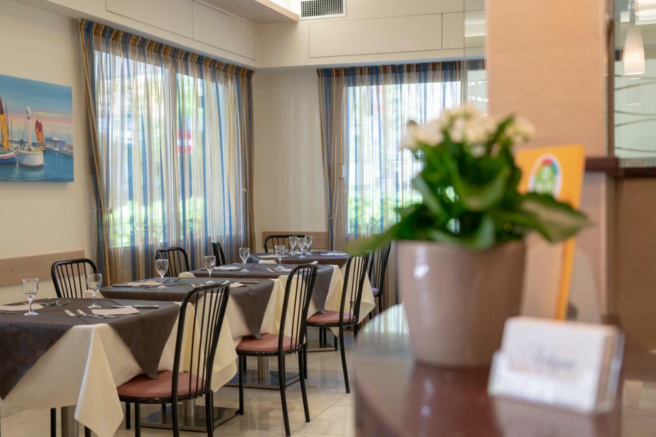 Hotel Adigrat Ричоне Екстериор снимка
