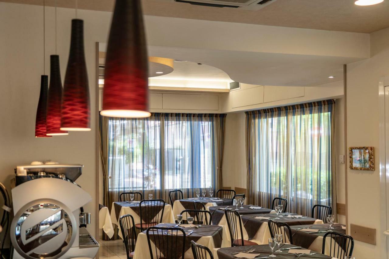 Hotel Adigrat Ричоне Екстериор снимка